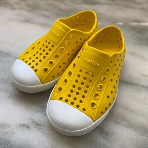 Crayon yellow c7 natives